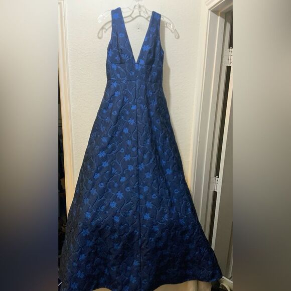 Monique Lhuillier Floral Gown blue v neck size 4 - Picture 2 of 6